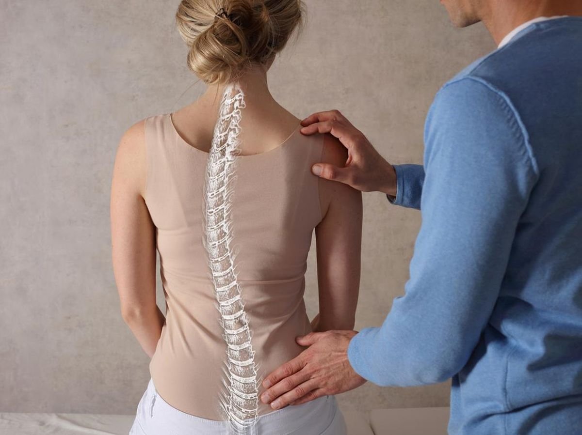 Skoliosis: Gejala, Penyebab, dan Cara Penanganannya di Semua Usia