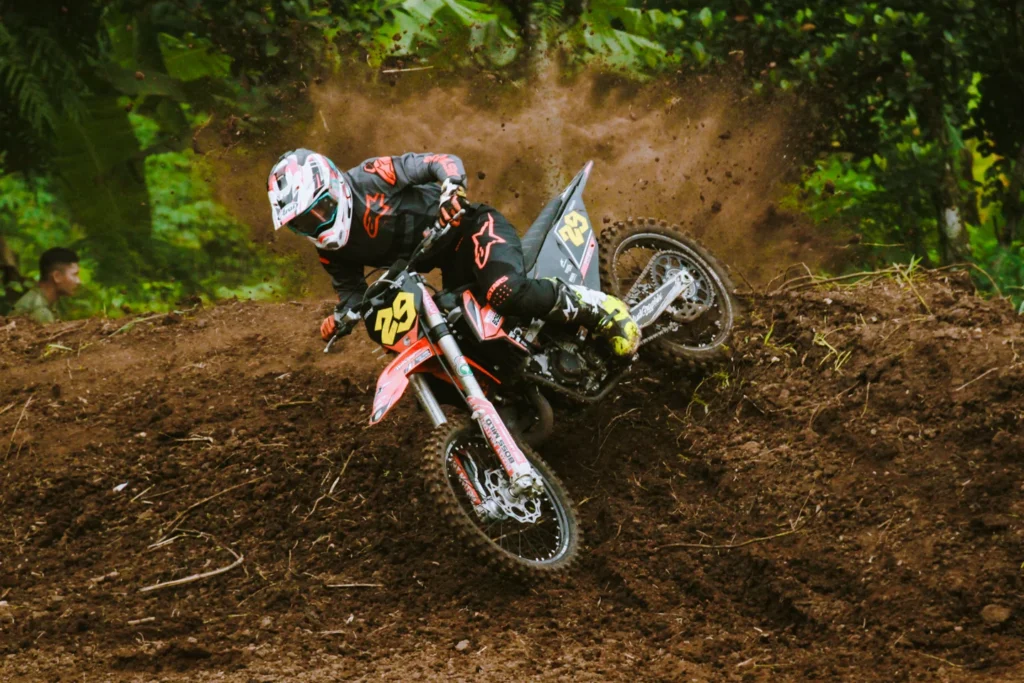 Komunitas Jurnalis Cross Rayakan HUT ke-5 dengan Trabas Menantang di Hambalang